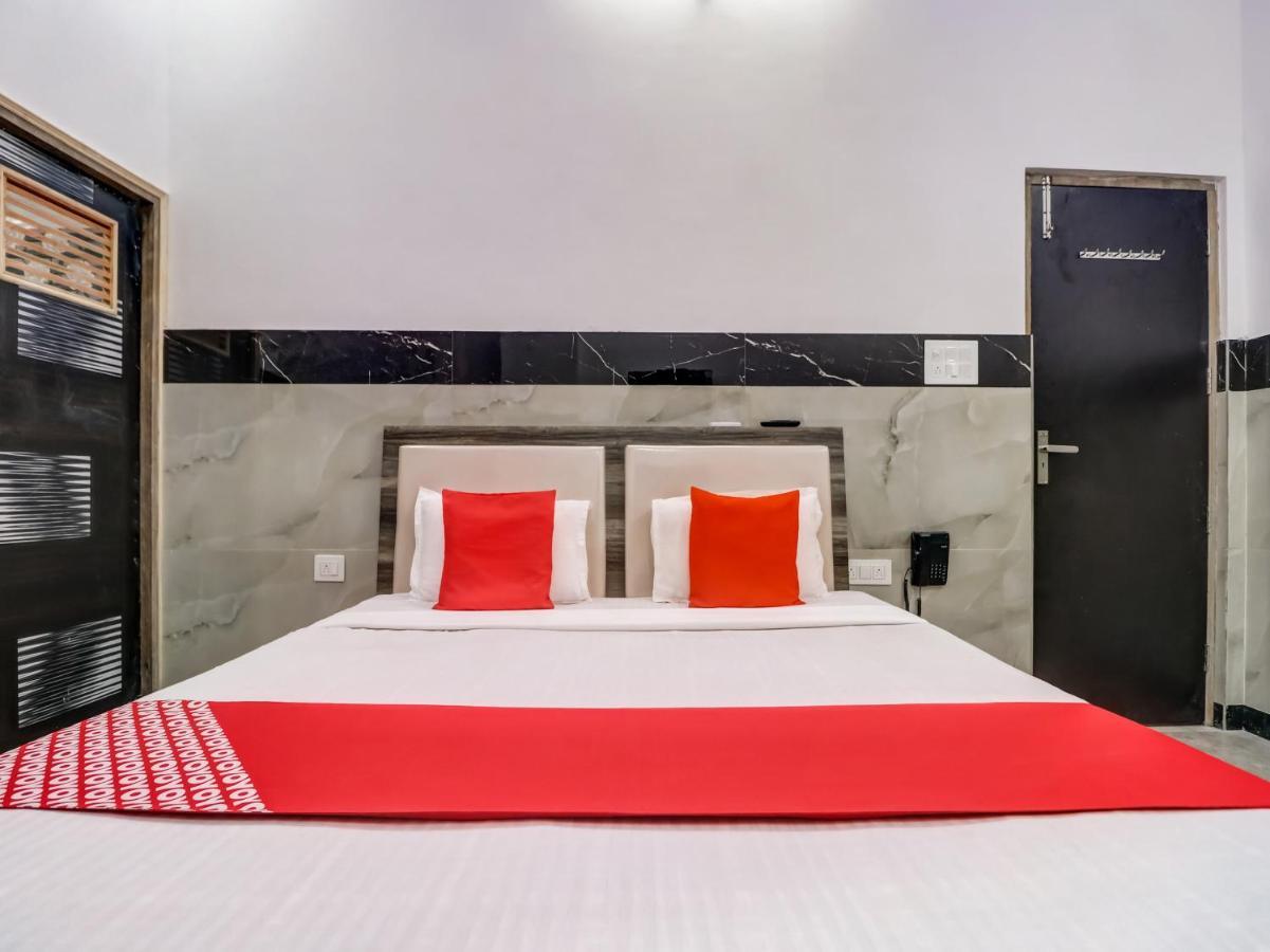 Oyo Flagship 83121 Hotel Rose Vip Сахаранпур Екстериор снимка